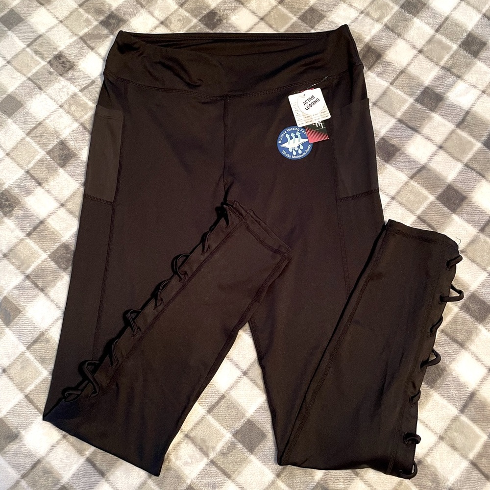 Black active leggings